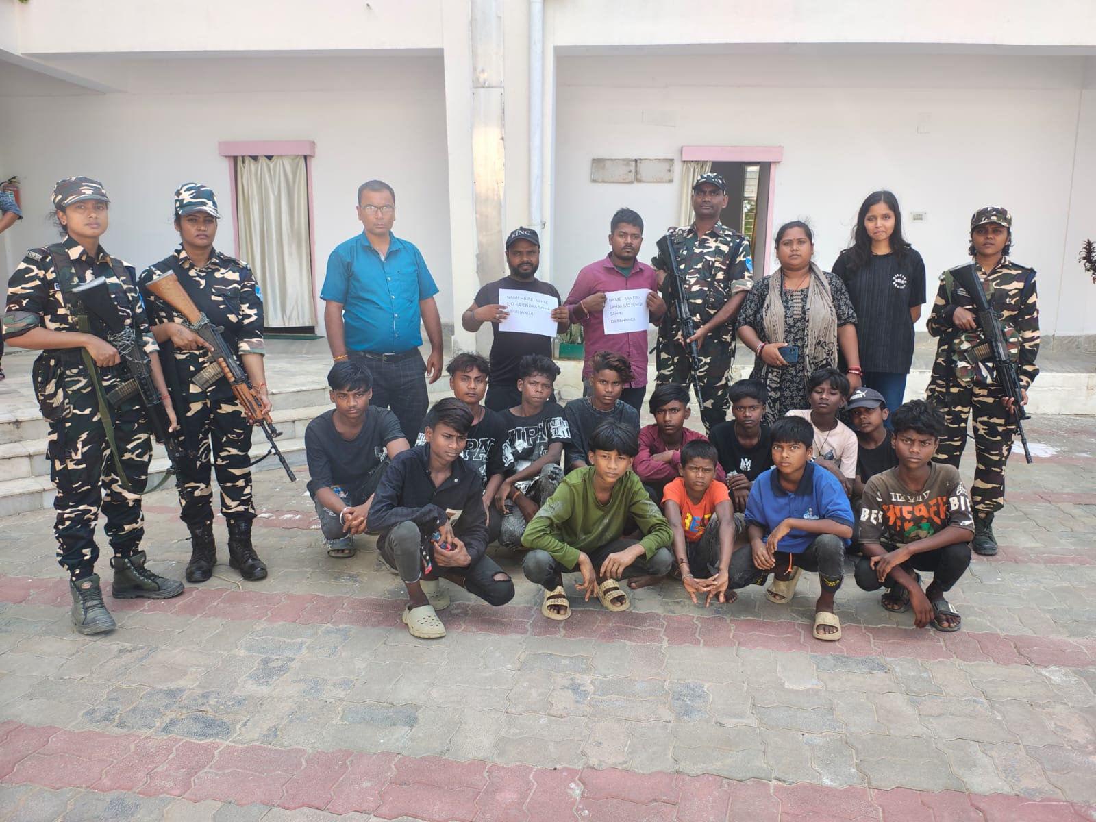 एक दर्जन नाबालिग एवं  एक  बालिग युवक को मानव तस्करों से मुक्त कराया, दो मानव तस्कर गिरफ्तार  !