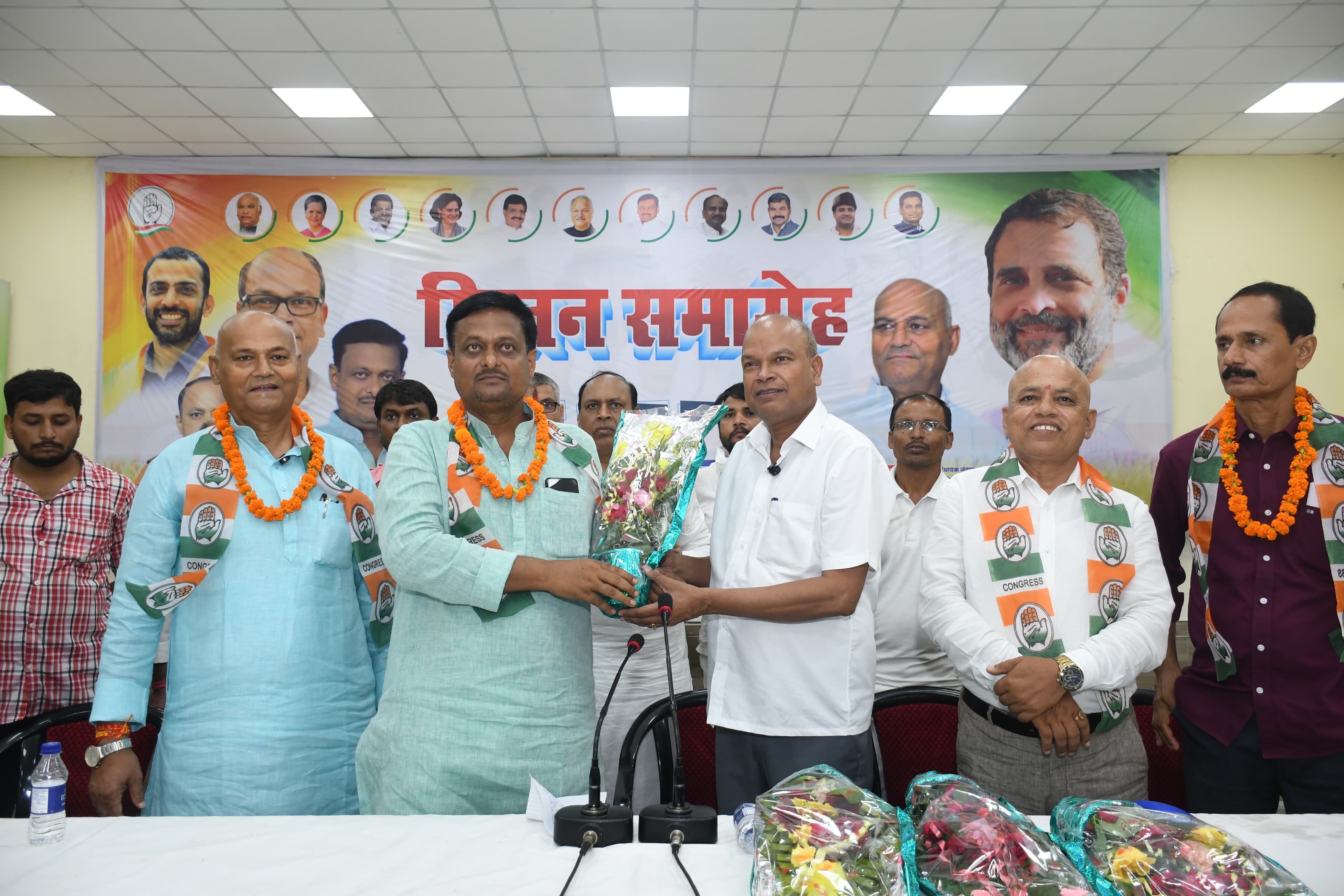   *लोजपा(रामविलास) के पूर्व विधायक सहित वरिष्ठ नेताओं ने प्रदेश कांग्रेस अध्यक्ष राजेश राम के हाथों ली कांग्रेस की सदस्यता*  