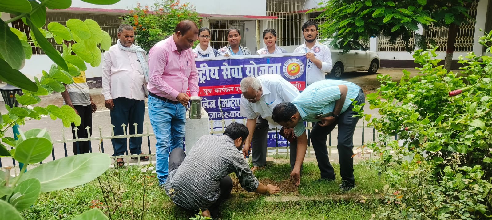 पर्यावरण संरक्षण के लिए वृक्षारोपण आवश्यक: प्रोफेसर मुश्ताक अहमद